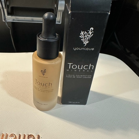 SOLD Younique Touch Mineral Liquid Foundation Taffeta NIB - Picture 2 of 3